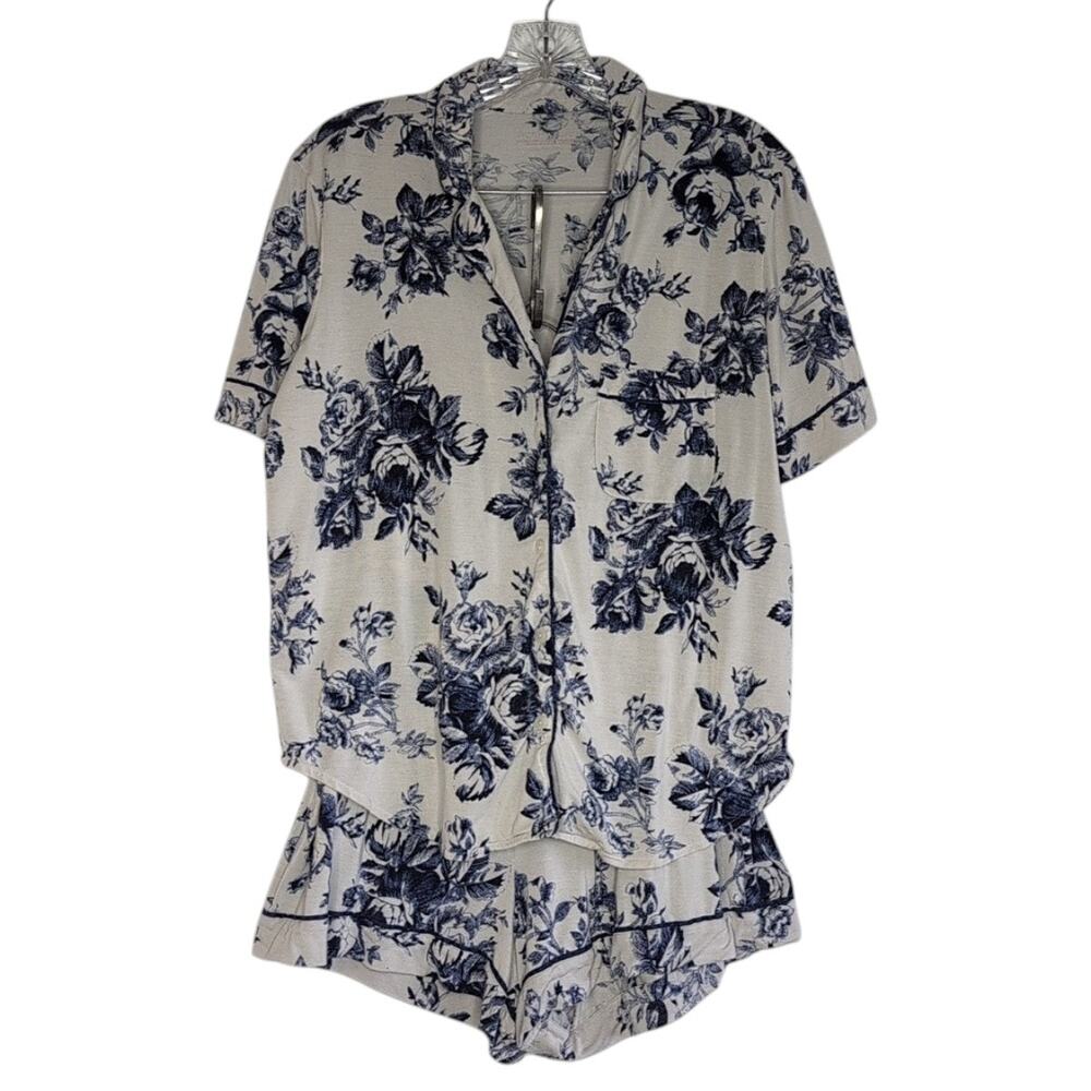 Victoria's Secret floral print pajama set, short sleeve top & shorts, size XS